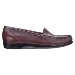 Women's Simplify Slip-On Loafer in Antique Wine Wide
